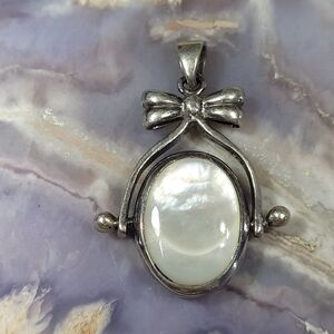 Doble Slided Spining Pendant.